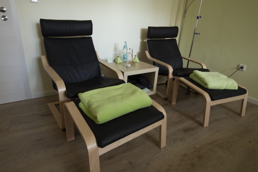 Stühle im Behandlungszimmer